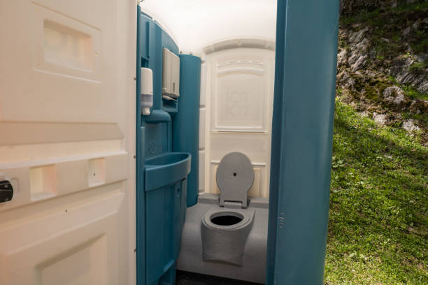 Best Portable bathroom rental  in Astatula, FL